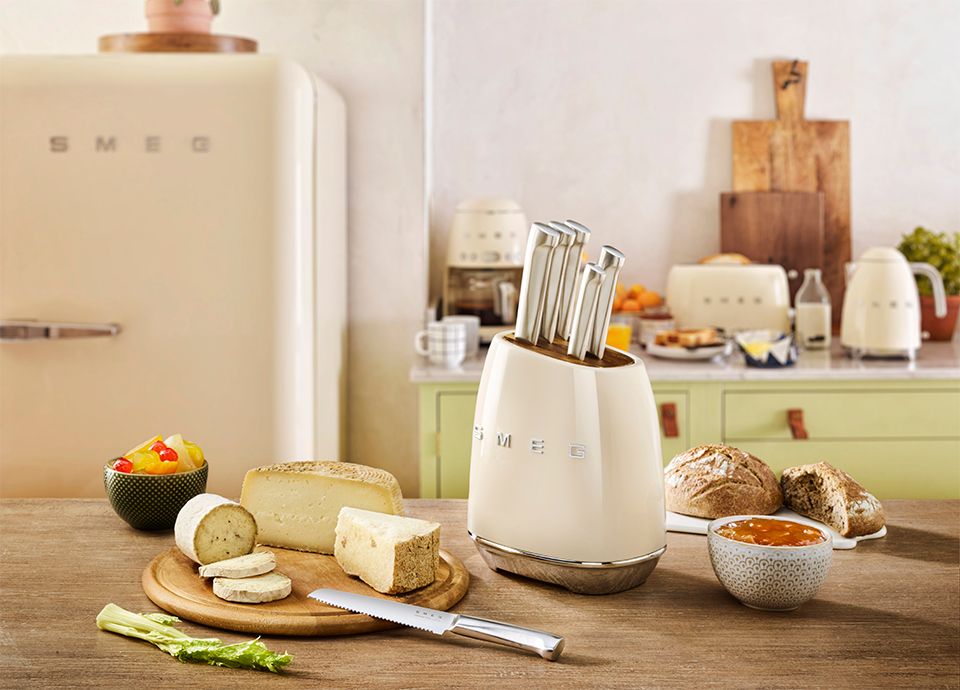 Smeg დანების ნაკრები